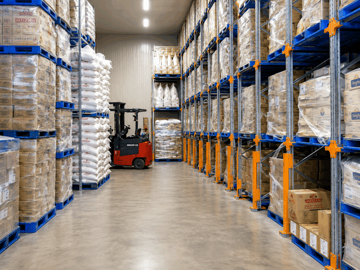 Pallet nhựa sử dụng trong kho hàng lạnh
