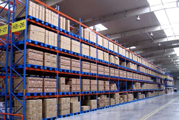 Pallet nhựa lót sàn