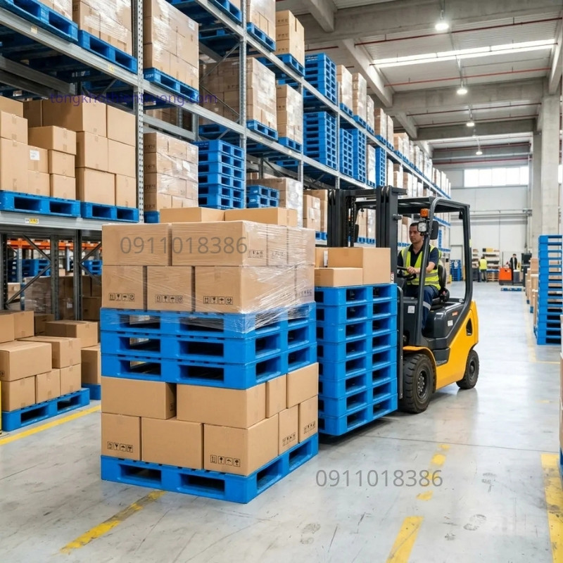 Pallet nhựa liền khối trong Logictics